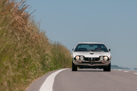 Alfa Romeo Montreal (1973) - gegenüber dem Konzeptfahrzeug von 1967 wurden beim Serienfahrzeug nur geringe Anpassungen angebracht