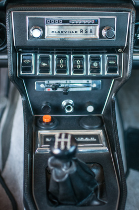 Alfa Romeo Montreal (1973) - mächtige Mittelkonsole