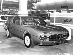 Alfa Romeo Montreal - mit vom Rennsportwagen 33 abgeleitetem V8-Aggregat, bereits 1970 erstmals in Genf zu sehen, inzwischen recht verbreitet - am Genfer Automobilsalon 1974
