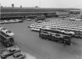 Alfa Romeo Montreal und Fiat 850 Spider (1971) - auf dem Werksgelände von Bertone, in mehr oder weniger fertigem Zustand