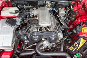 Alfa Romeo SZ (1990) - der längs eingebaute V6-Busso-Motor mit drei Litern Hubraum