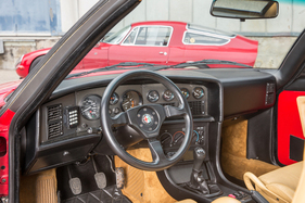 Alfa Romeo SZ (1990) - individuell gestaltetes Cockpit mit vollem Armaturensatz