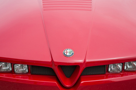 Alfa Romeo SZ (1990) - kleiner Scudetto, sechs viereckige Scheinwerfer