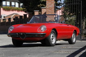 Alfa Romeo Spider 130 Junior (1973) - als Lot 02 an der Bonhams Padua Versteigerung am 27. Oktober 2018