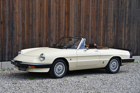 Alfa Romeo Spider 2.0 (1983) - gemeldet als Lot 106 für Versteigerung der Oldtimer Galerie Toffen vom 17. Oktober 2020