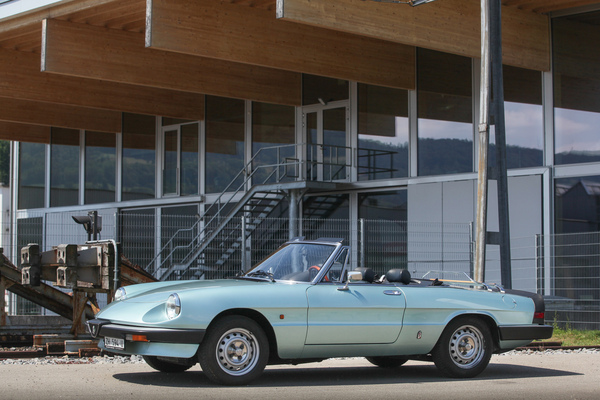 Alfa Romeo Spider 2.0 (1984) - die neuen Stossfänger sollten mehr Schutz vor einem Rempler bieten