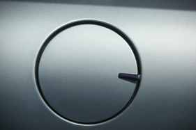 Alfa Romeo Spider 2.0 (1984) - elegante Klappe für den Tankverschluss