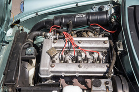 Alfa Romeo Spider 2.0 (1984) - vier Zylinder in Reihe, zwei oben liegende Nockenwellen