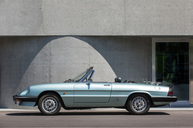 Alfa Romeo Spider 2.0 (1984) - zwischen den Achsen ist der Alfa Spider der alte geblieben