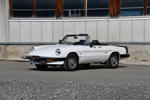 Alfa Romeo Spider 2.0 (1989) - Lot 16 an der Oktober-Versteigerung der Oldtimer Galerie am 12. Oktober 2024