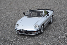 Alfa Romeo Spider 2,0 Quadrifoglio Verde (1987) - angeboten an der Versteigerung der Oldtimer Galerie am 23. April 2016 in Toffen Alfa Romeo Spider 2,0 Quadrifoglio Verde (1987) - angeboten an der Versteigerung der Oldtimer Galerie am 23. April 2016 in Toffen