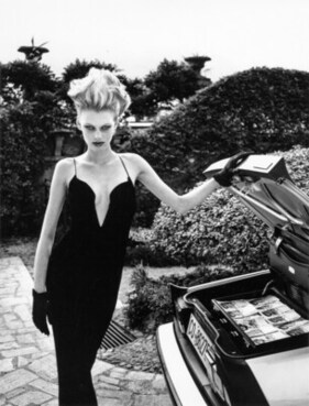 Alfa Romeo Spider 2.0, aufgenommen von Helmut Newton für die italienische Vogue am Comersee im Jahr 1996