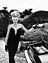 Alfa Romeo Spider 2.0, aufgenommen von Helmut Newton für die italienische Vogue am Comersee im Jahr 1996 (© Helmut Newton Foundation, 1996) Alfa Romeo Spider 2.0, aufgenommen von Helmut Newton für die italienische Vogue am Comersee im Jahr 1996 (© Helmut Newton Foundation, 1996)