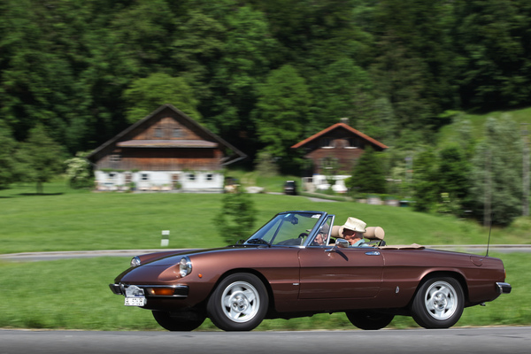 Alfa Romeo Spider 2000 (1981) - lackiert wie im Verkaufsprospekt - Oldtimer in Obwalden (O-iO) 2019