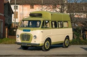 Alfa Romeo T10 Autotutto Romeo Campervan (1955) - Lot 110 an der Bonhams Versteigerung "Les Grandes Marques du Monde à Paris" am 1. Februar 2024