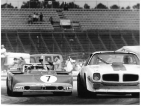 Alfa Romeo TT3 (1972) - Peter Revson überholt als schnellster Alfa-Pilot einen Firebird