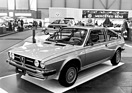 Alfasud 'Salon 82' (1982) - am Genfer Automobilsalon von 1982 - nur 250 Stück sollen von dieser Sonder-Edition verkauft werden, Sonnendach und Verzierungen inklusive