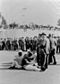 Alfred Neubauer gibt Juan Manuel Fangio Schatten - Grosser Preis von Italien (1955)