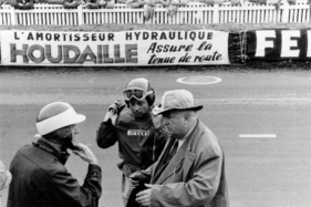 Alfred Neubauer im Gespräch mit John Cooper Fitch und Pierre Levegh - Le Mans (1955)