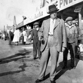 Alfred Neubauer in der Box - Rennen auf dem Masarykring (1934)