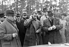 Bild: Alfred Neubauer mit Rudolf Caracciola - Rekordfahrten auf der Reichsautobah, Frankfurt am Main (1936)