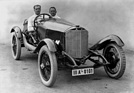 Alfred Neubauer und Ernst Hemminger - in einem Mercedes-2-Liter-Targa-Florio-Rennwagen (1924)