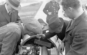 Alfred Neubauer und Rusolf Uhlenhaut - Weltrekordwoche auf der Reichsautobahn Frankfurt am Main (1937)