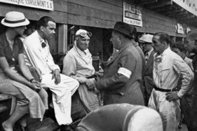 Alice Hoffmann, Rudolf Caracciola, Manfred von Brauchitsch, Alfred Neubauer und Hermann Lang am Grossen Preis der Schweiz (1934)
