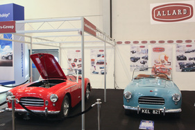 Allard Palm Beach (1954) - (links) mit Dodge Red RAM 4,4-Liter-V8-Motor - nur ein Exemplar produziert - Techno Classica 2015