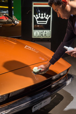 Alle Fahrzeuge werden fein säuberlich aufpoliert, …