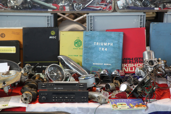 Allerlei Teile zu haben - Retro Classics Stuttgart 2020