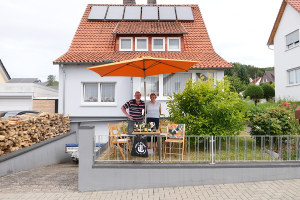 Allerorten gespanntes Warten auf die Fahrzeuge am Sonntagmorgen – Einbecker Oldtimertage 2025