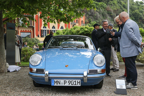 Alois Ruf mit seinem Porsche 901 Prototyp “Quickblau” (1963) - D38 - Concorso d'Eleganza Villa d'Este 2023