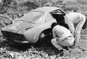 Alpine A 110 (1971) - Reifenpanne bei der Akropolis Rallye 1971