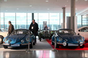 Alpine A110 (1972) - zwei Anbieter präsentieren zwei Berlinettes Seite an Seite - an der Retro Classics Stuttgart 2013