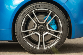 Alpine A110 Première Edition (2018) - 18-Zoll-Räder mit breiten Reifen auf der modernen Version