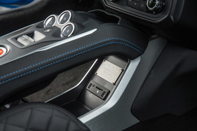 Alpine A110 Première Edition (2018) - die Moderne bringt USB-Anschlüsse und einen Port für Speicherkarten