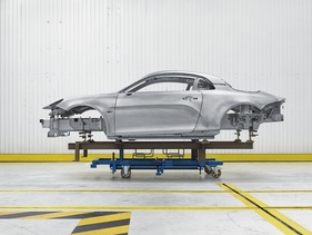 Alpine A110 Première Edition (2018) - fast komplett aus Aluminium gefertigte selbsttragende Karosserie