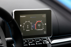 Alpine A110 (Première Edition) (2018) - im Stil der Zeit - tablet-artiger Mutlifunktions-Bildschirm, u.a. für Telemetrie-Daten