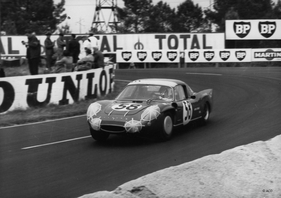 Bild Alpine A210 (1966) - hier zu sehen bei den 24 Stunden von Le Mans - angeboten an der Artcurial Versteigerung "Sur Les Champs VIII" am 22. Juni 2015