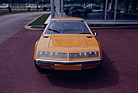 Bild: Alpine A310 (1971) - Viele Leuchten nebeneinandern geben den Eindruck eines grosse Lichtbandes
