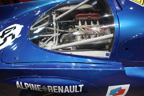 Alpine M63 (1963) - Blick in den Motorraum (Rétromobile 2013)