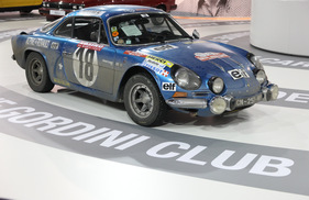 Alpine-Renault A 110 1600 S (1971) - Monte-Carlo-Teilnehmer auf dem Renault-Stand (Rétromobile 2013)