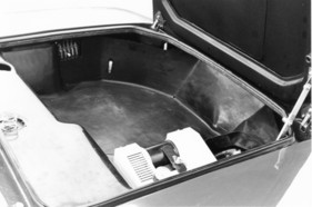 Alpine-Renault A 310 (1977) - der Kofferraum nimmt vor allem das Reserverad auf