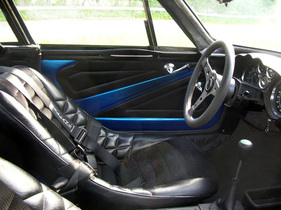 Alpine-Renault A110 1600 S (1972) - geschmackvolle Türverkleidungen in Kunstleder und Kunststoff