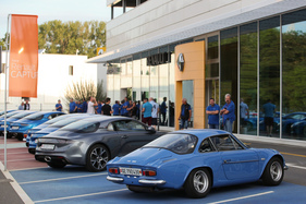 Alpine-Renault A110 1600 S - vor dem Alpine-Center in Lausanne - Rencontre Franco-Suisse Alpine 2019