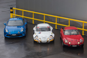 Alpine-Renault A110 1600S (1972), Alpine-Renault FASA A110 1300 (1973) und Alpine A110 Première Edition (2018) - trotz der Ähnlichkeit sind die konzeptionellen Unterschiede gross (1972)