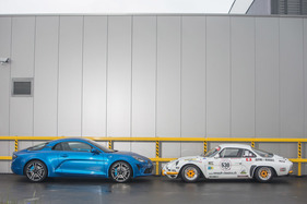 Alpine-Renault A110 1600S (1972) und Alpine A110 Première Edition (2018) - 33 cm länger ist die neue Alpine im Vergleich zur Version der Sechzigerjahre