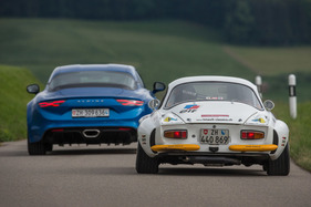 Alpine-Renault A110 1600S (1972) und Alpine A110 Première Edition (2018) - bezüglich Benzinverbrauch muss sich die Ur-Version deutlich hintenanstellen