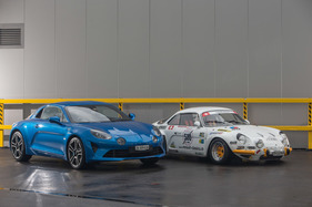 Alpine-Renault A110 1600S (1972) und Alpine A110 Première Edition (2018) - die Anlehnung im Design ist nicht zu übersehen